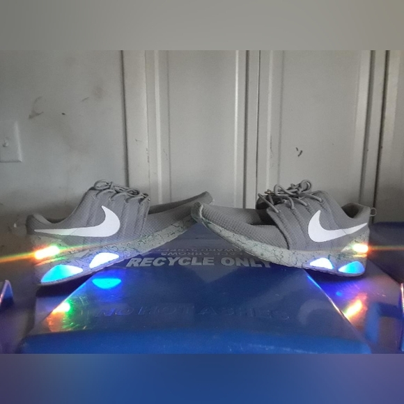 Nike Roshe Mags - Picture 4 of 9